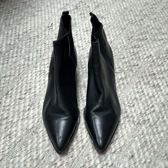 Marc Fisher YALE POINTY TOE CHELSEA BOOTIE Black Leather Ankle Boots 10M - Picture 2 of 13